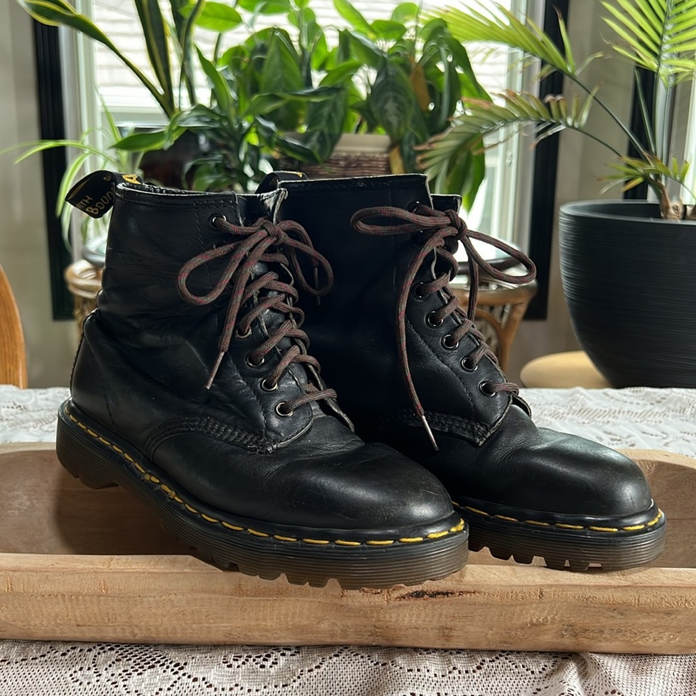 DOC MARTENS Vintage MIE black leather chunky platform sole lace-up combat boots